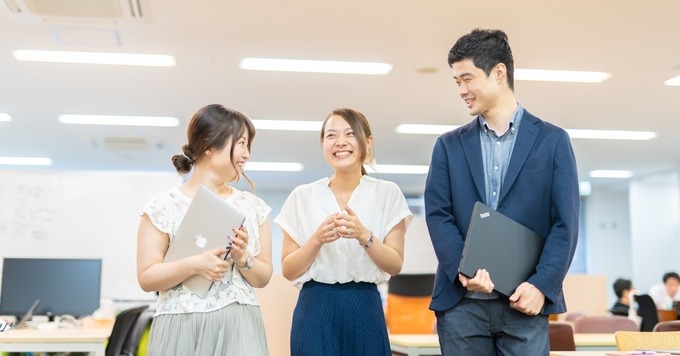 【法人営業】人材サービスの提案型営業!ただ単に売るだけでなく、営業戦略立案などの業務にも携わっていただきます!