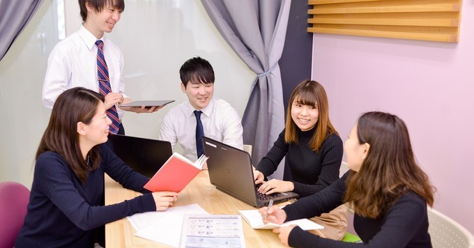 【夜間/土日面談可】採用コンサルタント募集!まずは、アシスタントからはじめませんか!? ◎19時以降の面談可◎未経験OK ◎勤務地:渋谷 ◎オフィスカジュアルOK ◎女性社員比率50%以上◎長期休暇取得可能!
